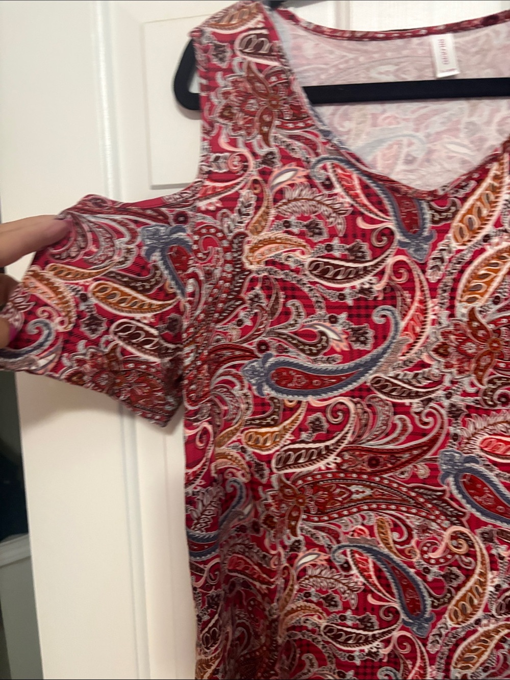 Women's Red Paisley Cold-Shoulder Tank Top - Picture 3 of 3